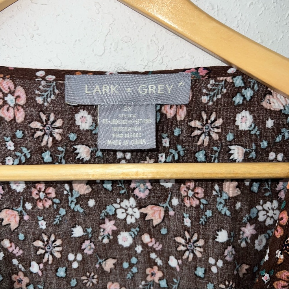 Lark and Grey Brown Floral Print Skirt and Top Set Size 2X. - Picture 5 of 11